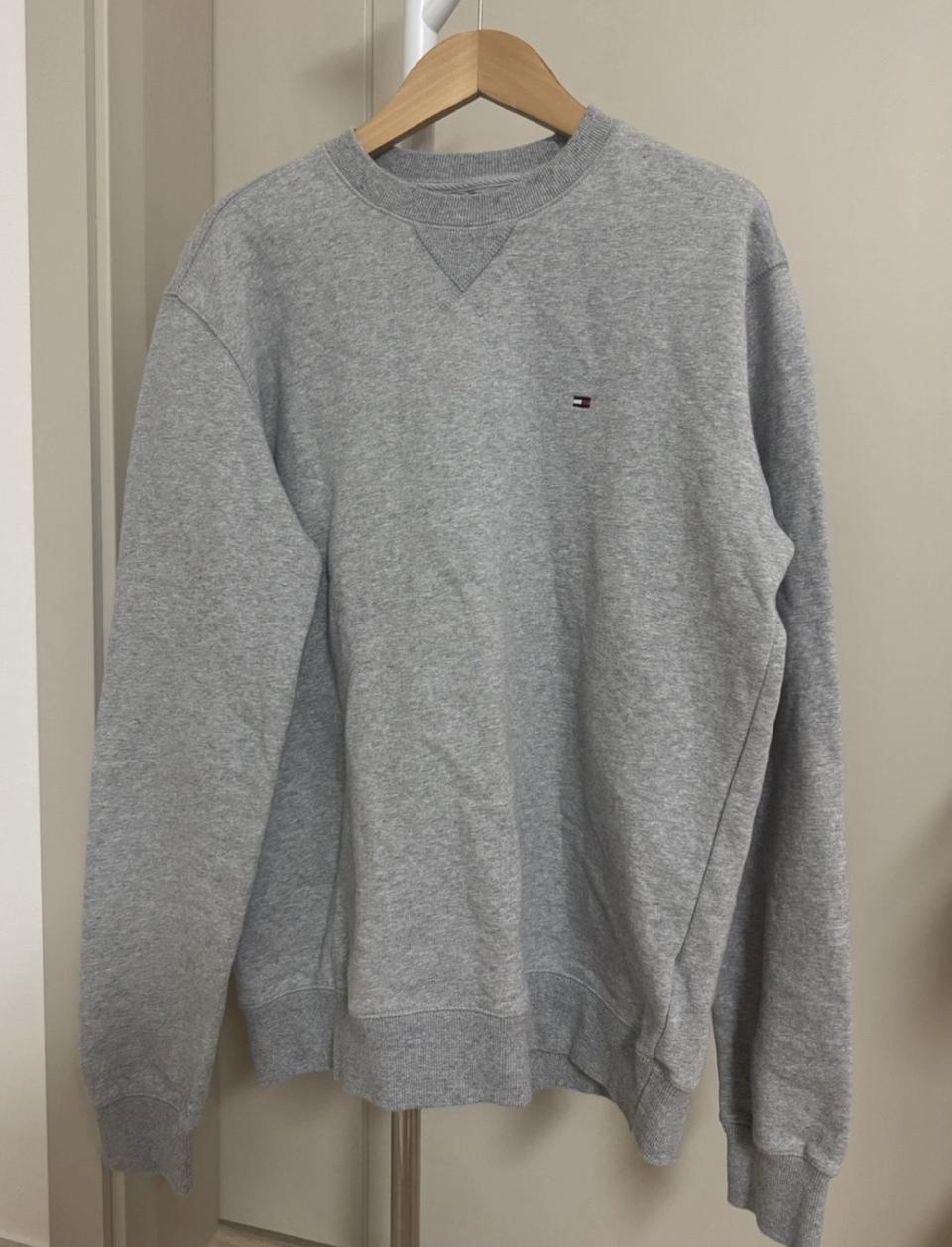 타미힐피거 그레이 맨투맨