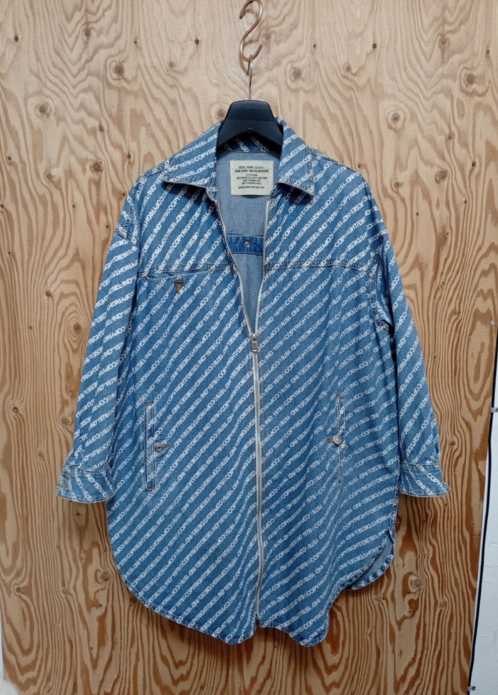 디젤COPYRIGHT로고가 프린트된 블루 데님 셔츠 드레스