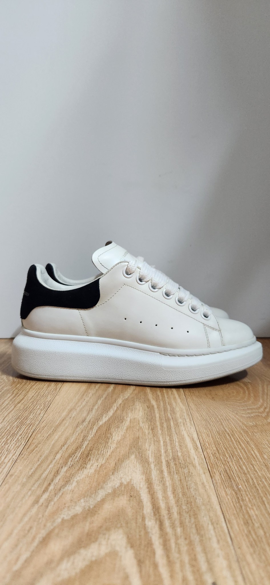 (225~230)알렉산더맥퀸 스웨이드블랙탭 알렉산더맥퀸운동화 스니커즈