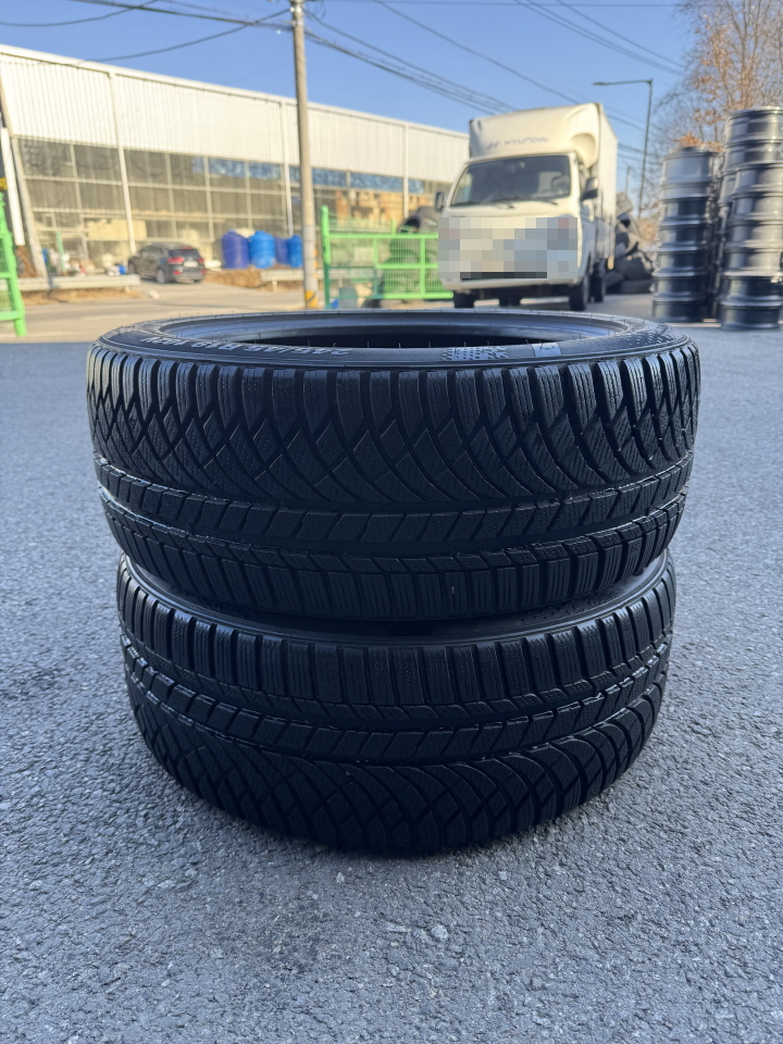 245 45 19 금호 스노우 중고 타이어 2짝 판매합니다