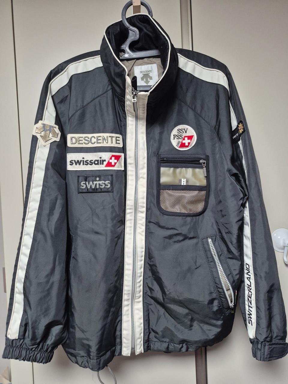 데상트 정품 스위스 스키팀 점퍼 잠바 사이즈100사이즈팝니다