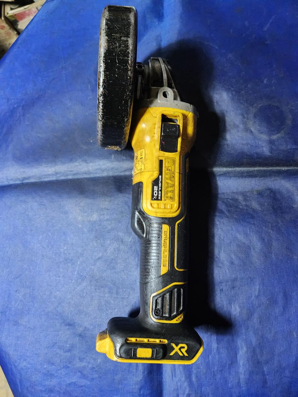 디월트 20v 충전그라인더 DCG405 본체 판매