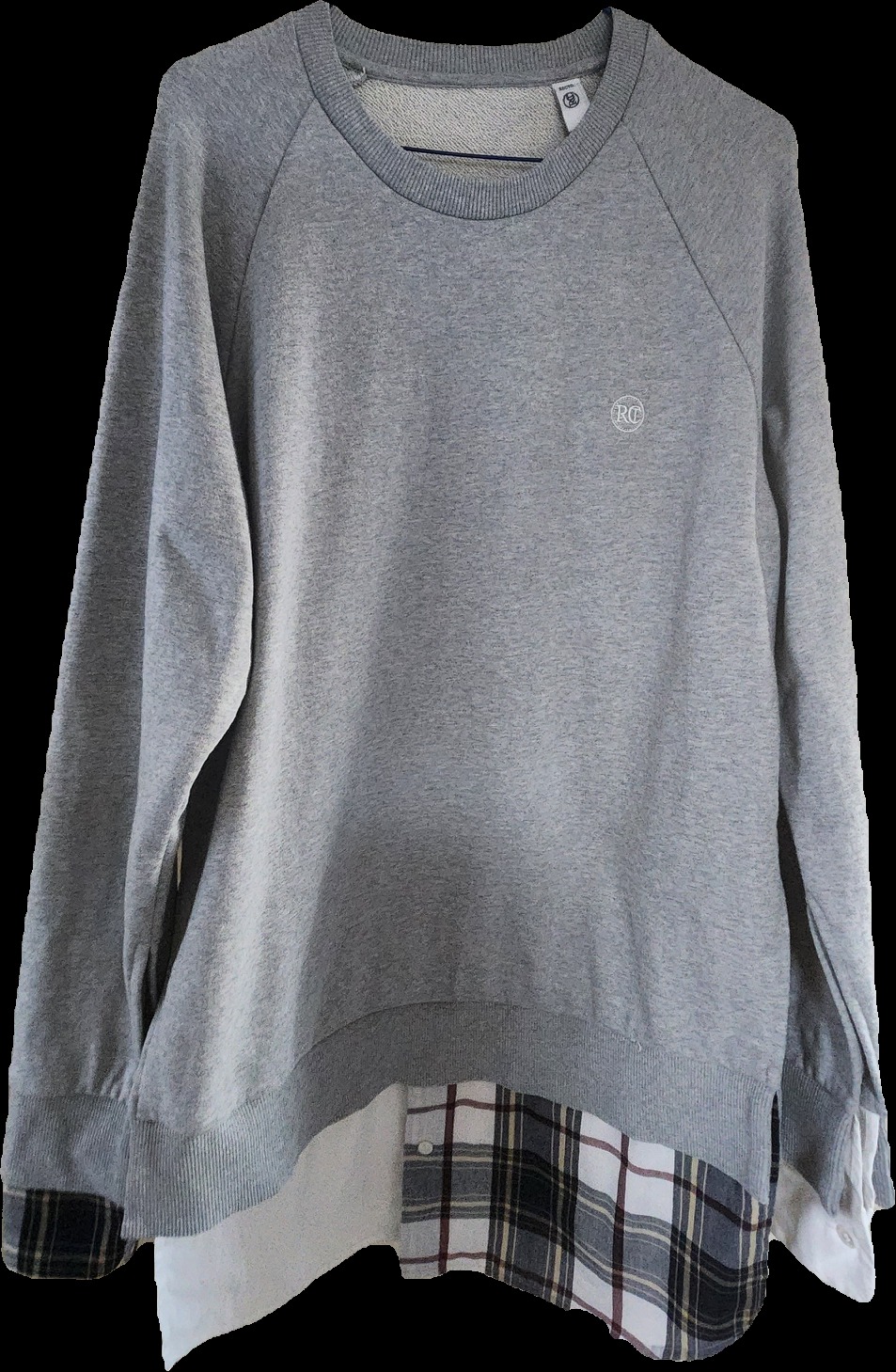 렉토(RECTO)의 독특한 레이어드 맨투맨