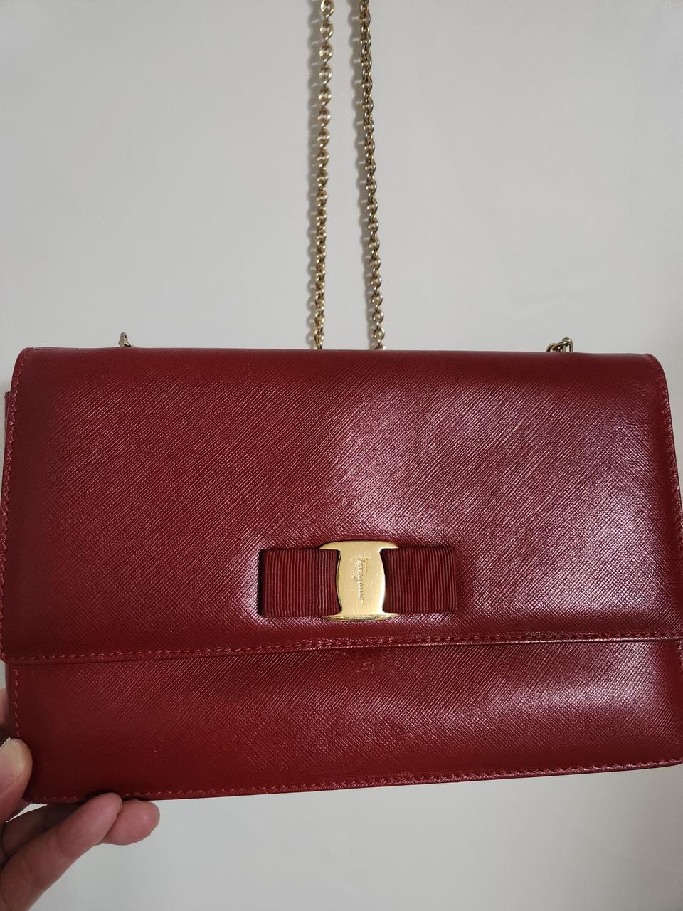 페라가모 체인 크로스백 레드