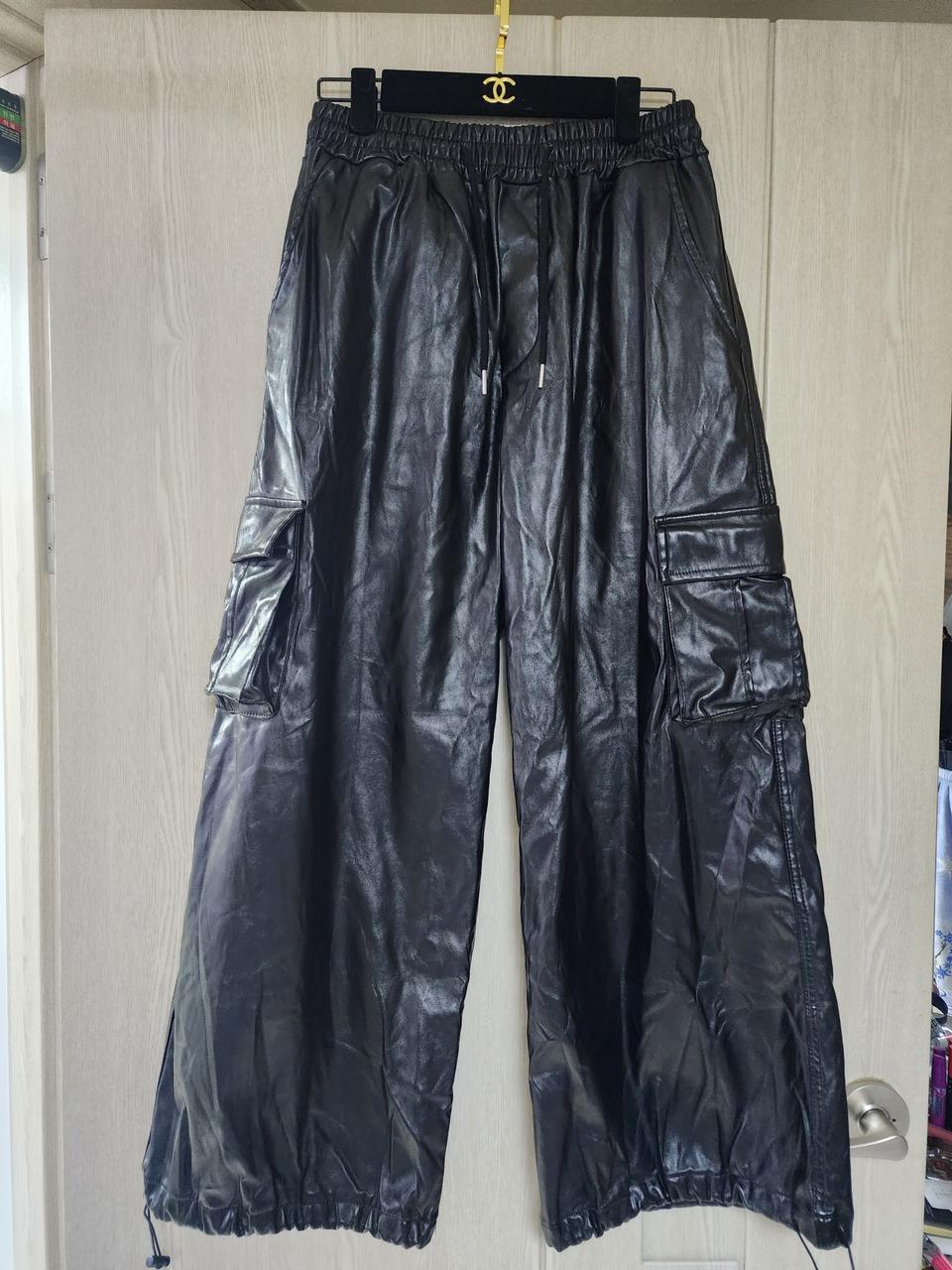 블랙 레더 카고 와이드 팬츠 (기모)