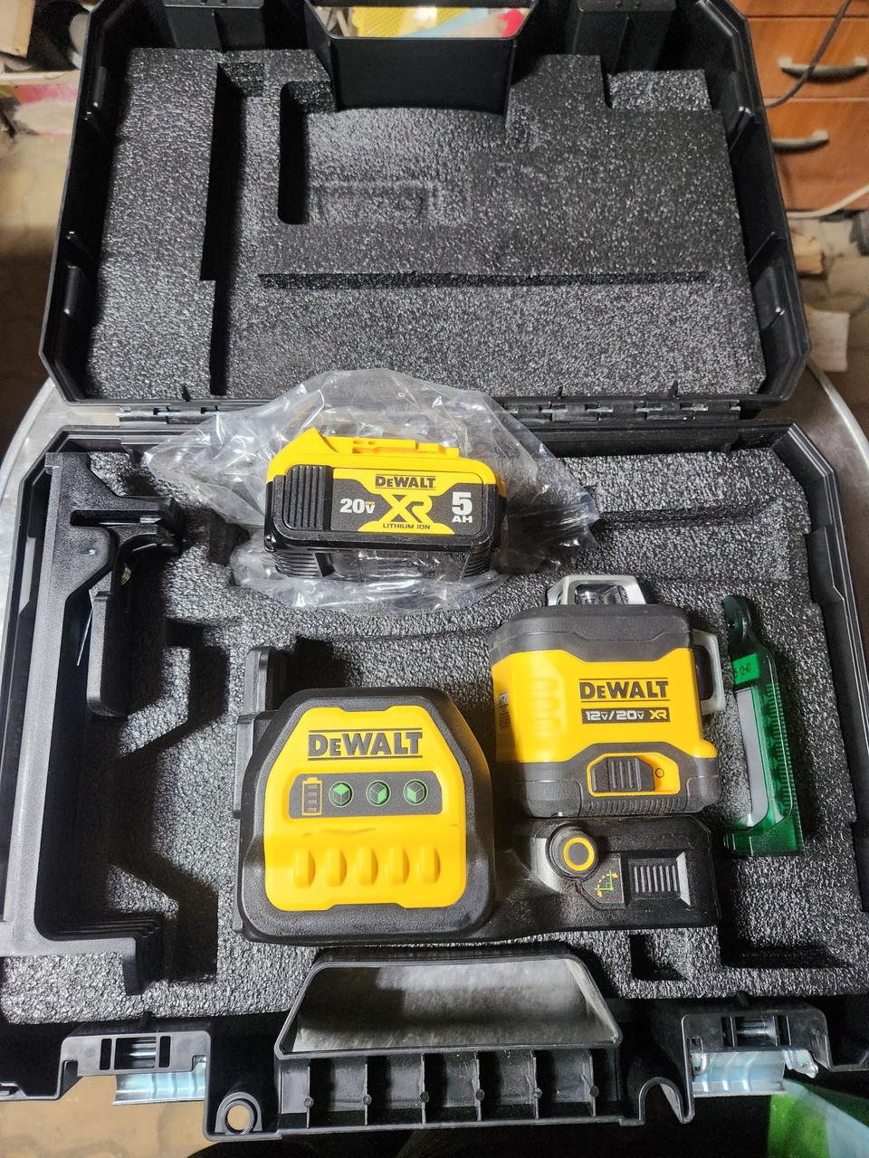 디월트 20v 그린레벨기 DCE089G18 A급 판매