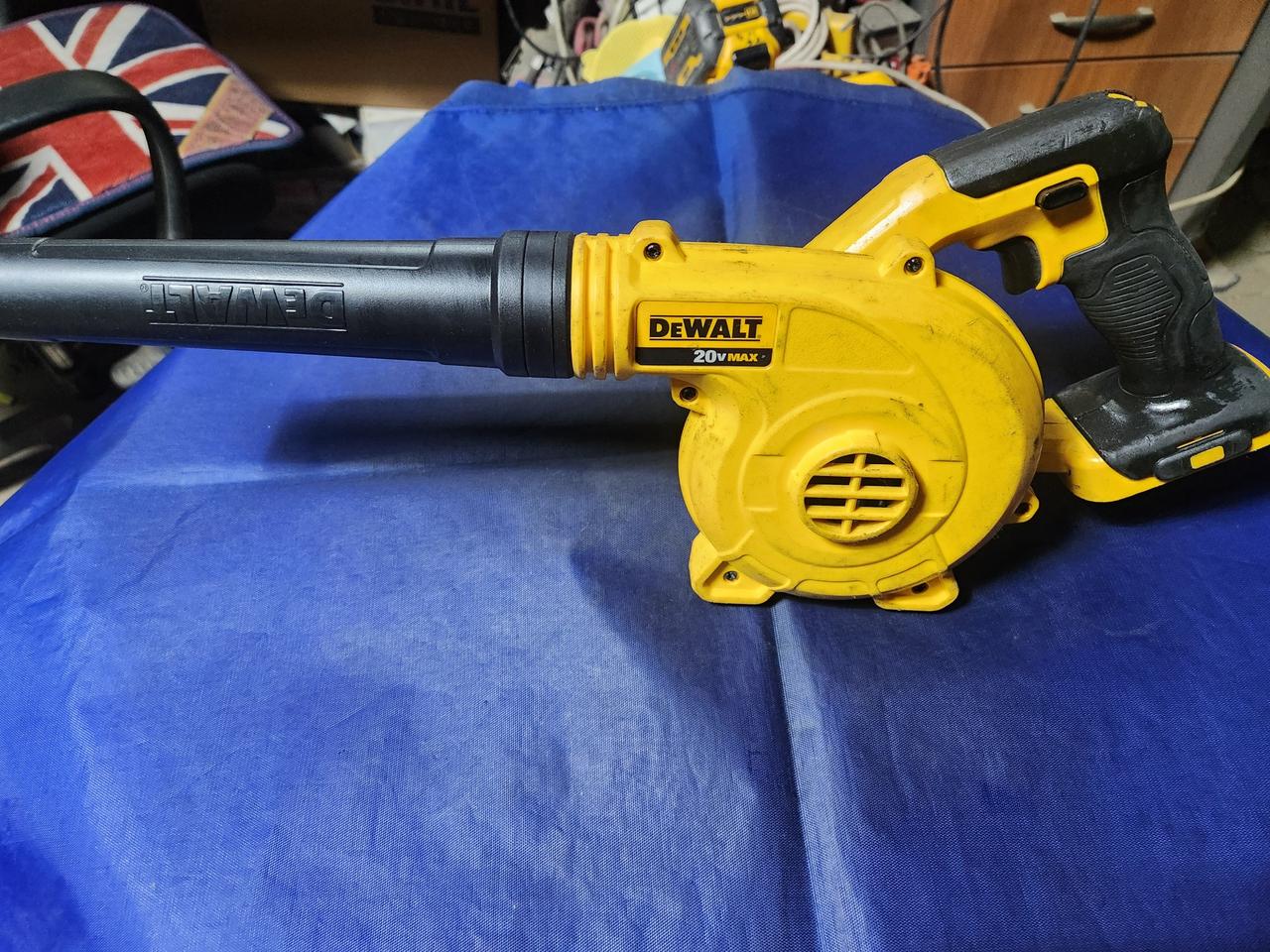 디월트 20v 충전송풍기 DCE100 본체 팝니다