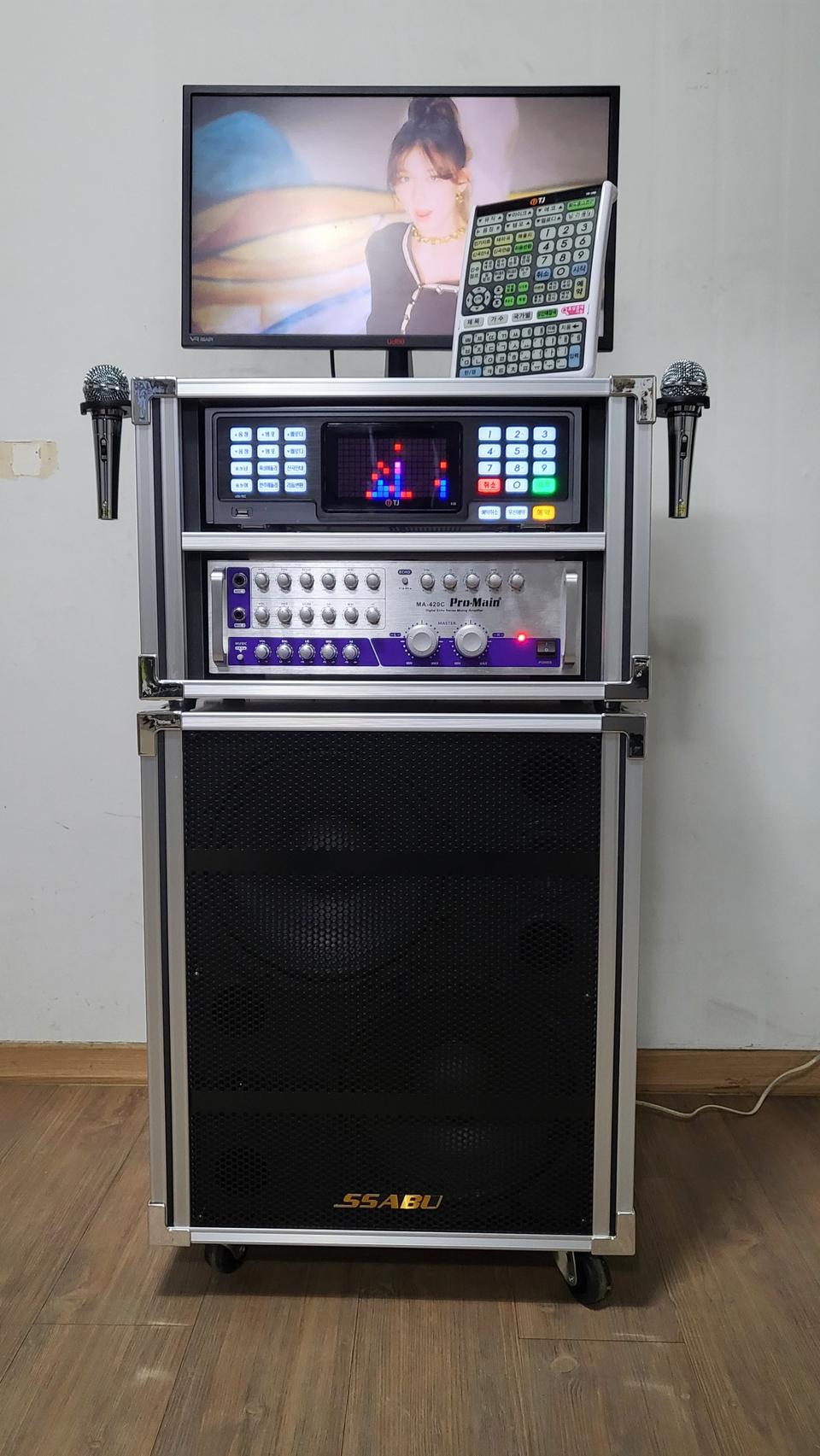 고급형 이동식 노래방반주기셋트입니다