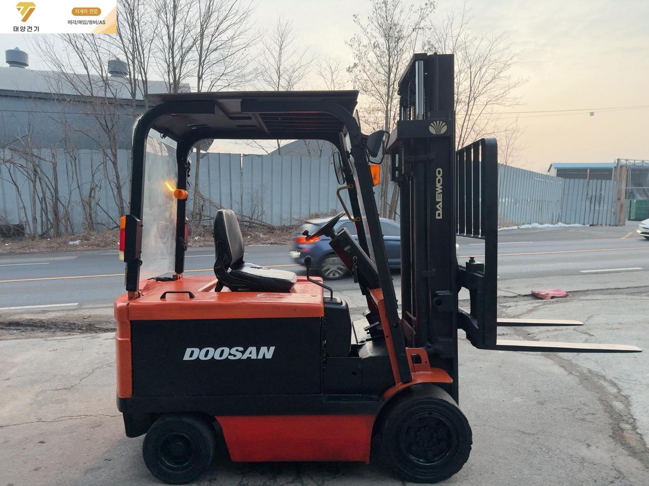 두산 전동 지게차 2.5톤 가성비 갑! 관리 잘된 초특가 매물!