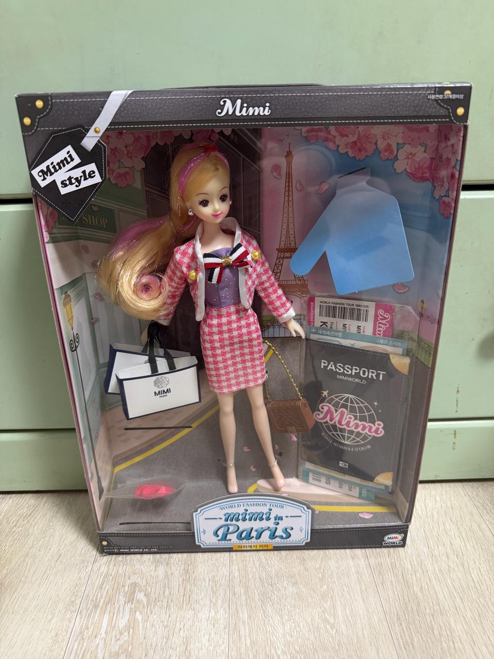 세계패션여행파리에서미미인형을 팝니다