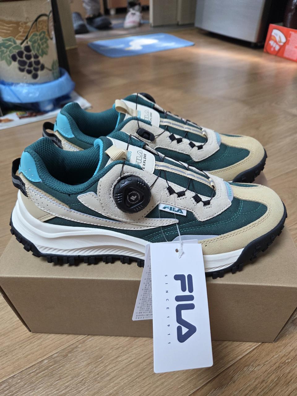 새상품)휠라 여성 다이얼 트래킹화 235.240