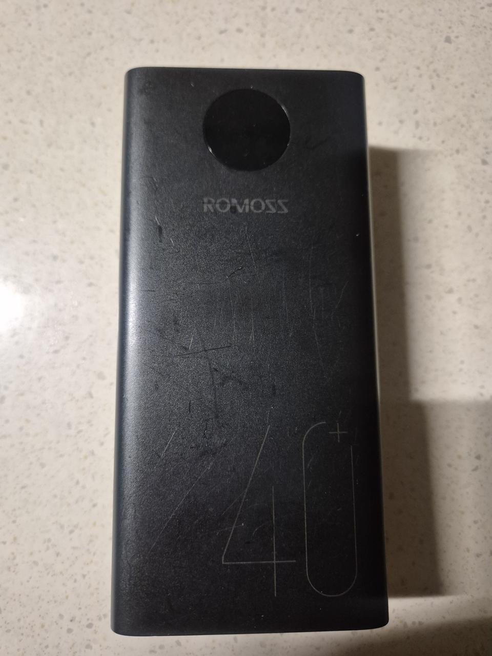 로모스 제우스 48W 대용량 보조배터리입니다. 40000mAh라서 캠핑이