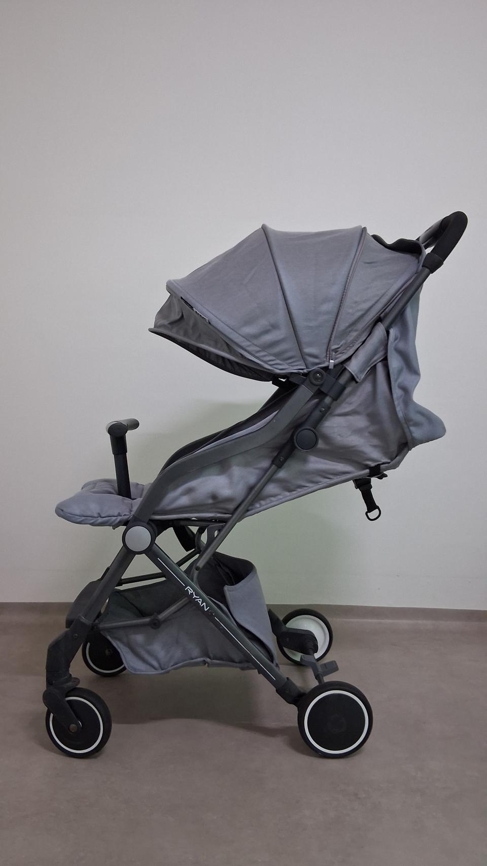 최고급 초경량 기내반입 유모차 리안 라이언. 바로 접혀 모닝 등 소형차