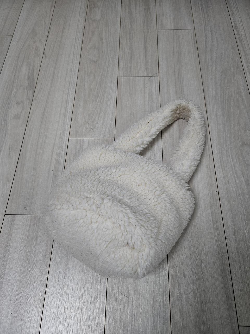 화이트 아이보리 양털 뽀글이 가방