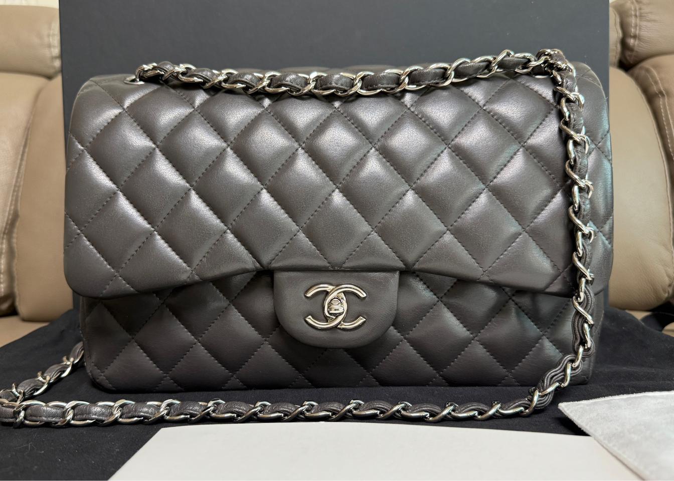 샤넬 클래식 램스킨 체인 플랩백 점보 그레이