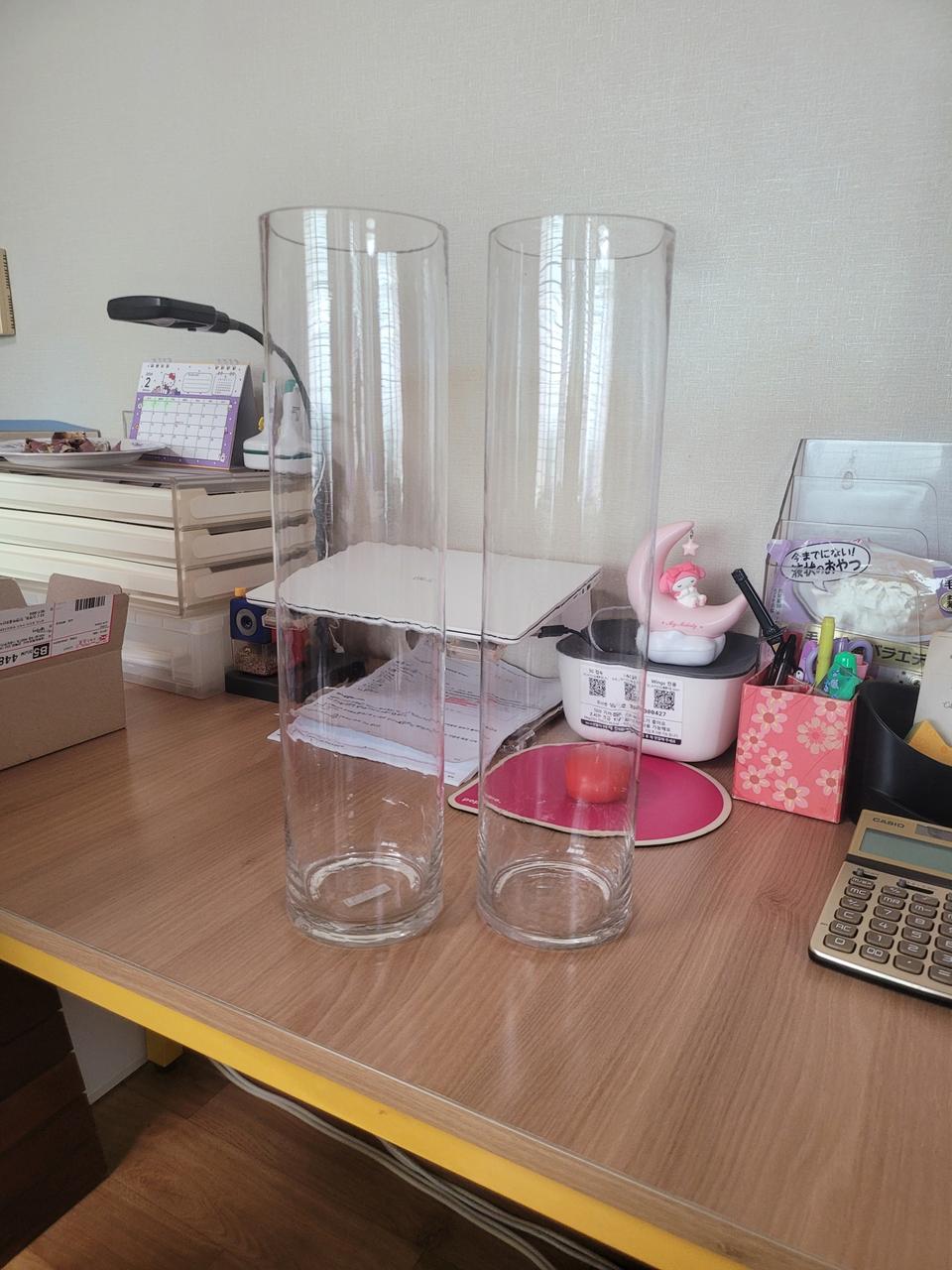 긴 투명 유리 화병 2개