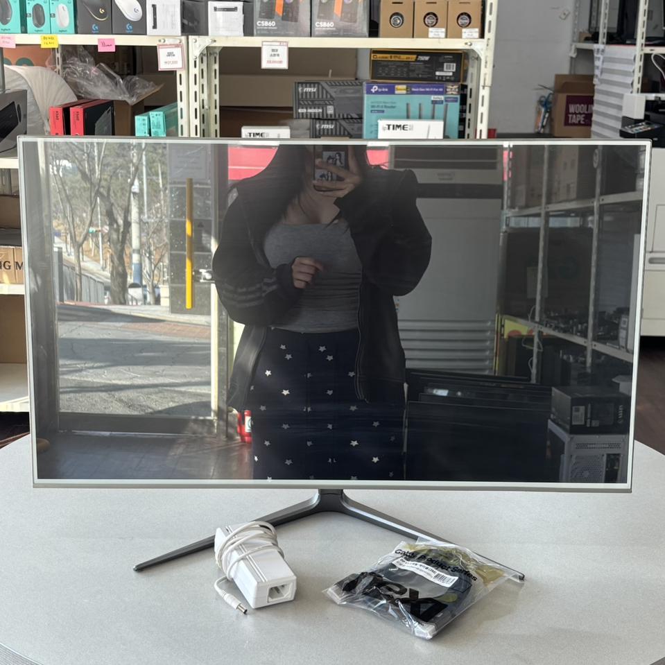 제이씨현 32인치 평면모니터 240Hz 판매합니다! 안전포장! 