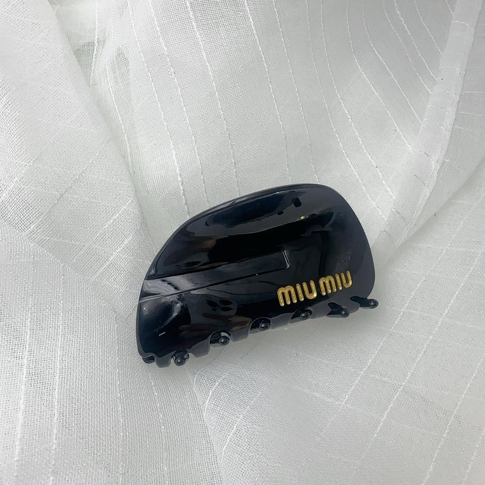 미우미우 헤어집게