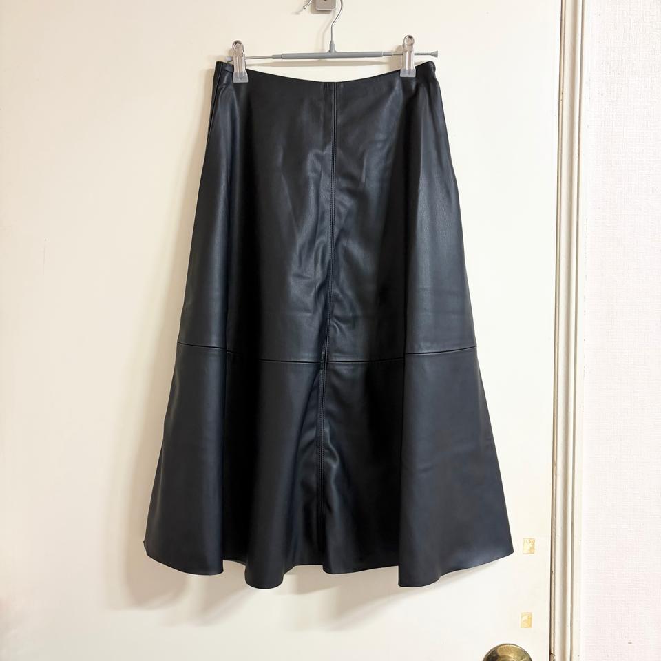 에이치엔엠 (h&m) 레더 플레어 스커트 가죽 치마 (EU 32)