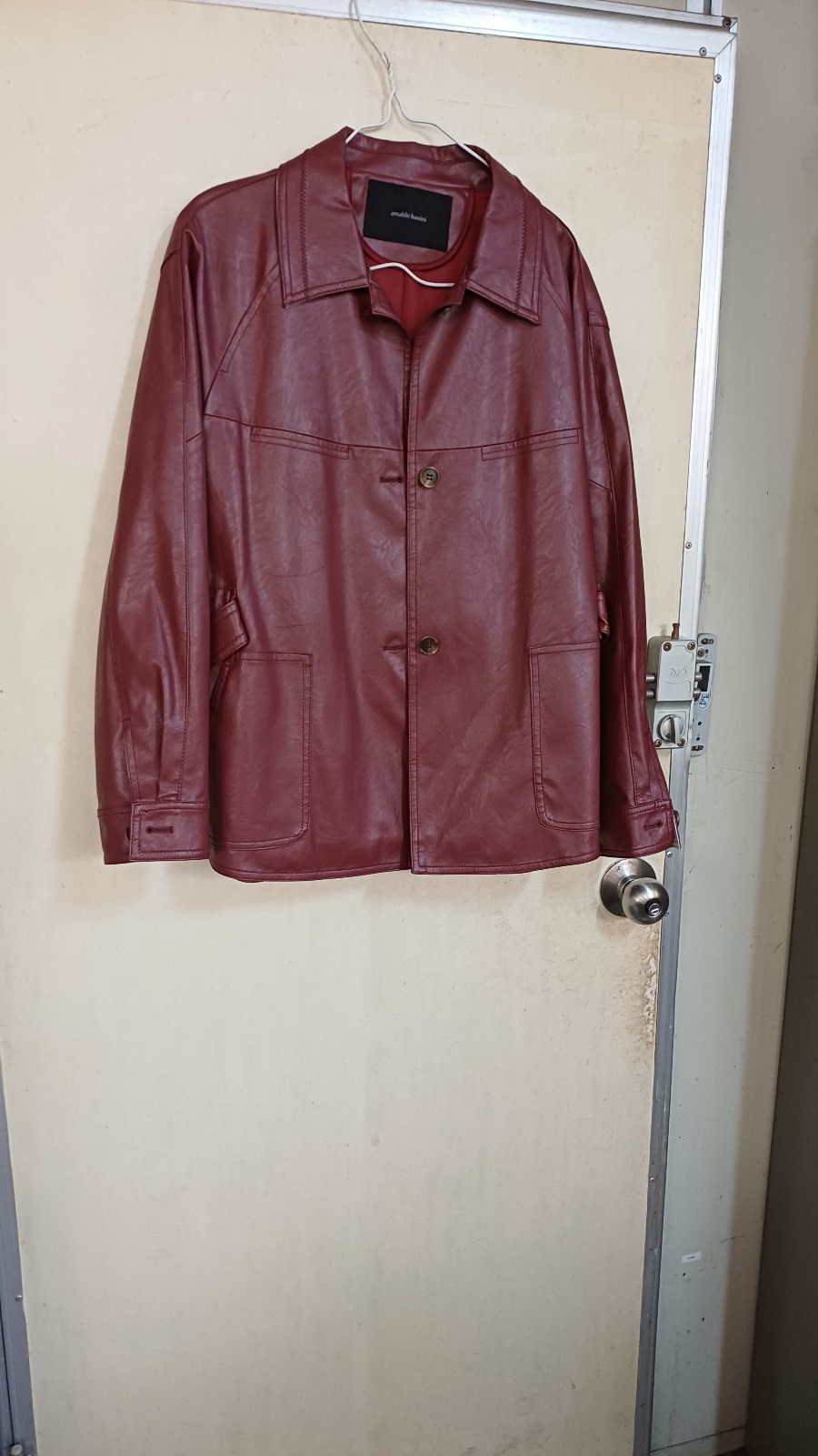 아날도바시니여성가죽자켓.새옷.95싸이즈