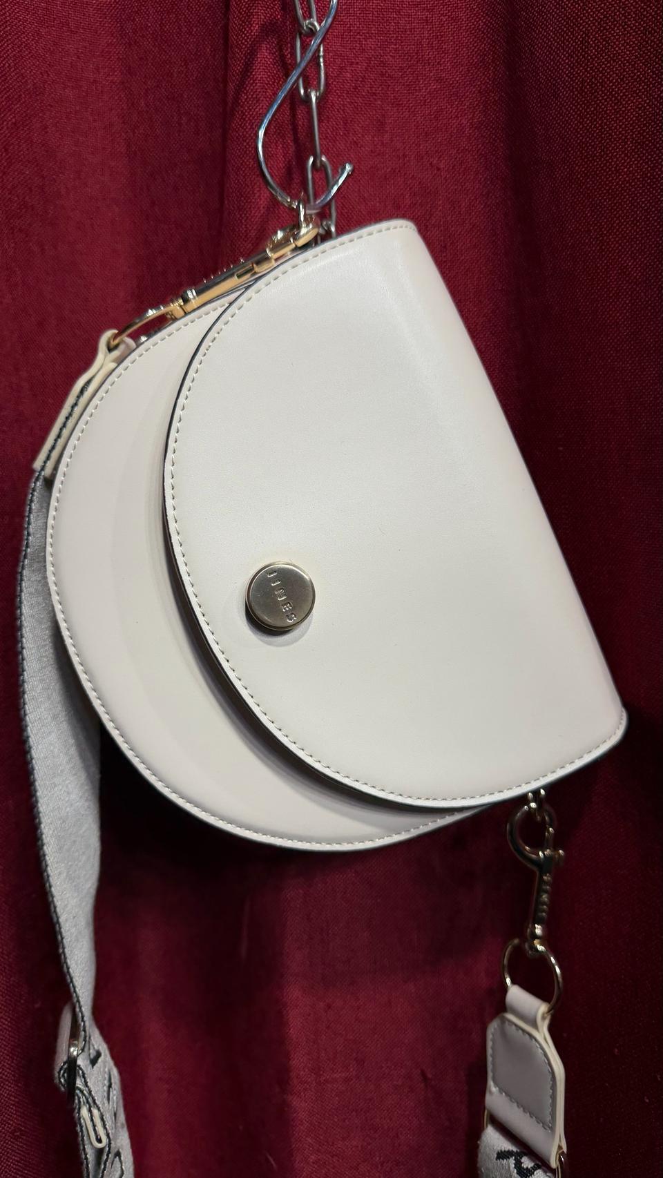 이네스 조이 반달 크로스백