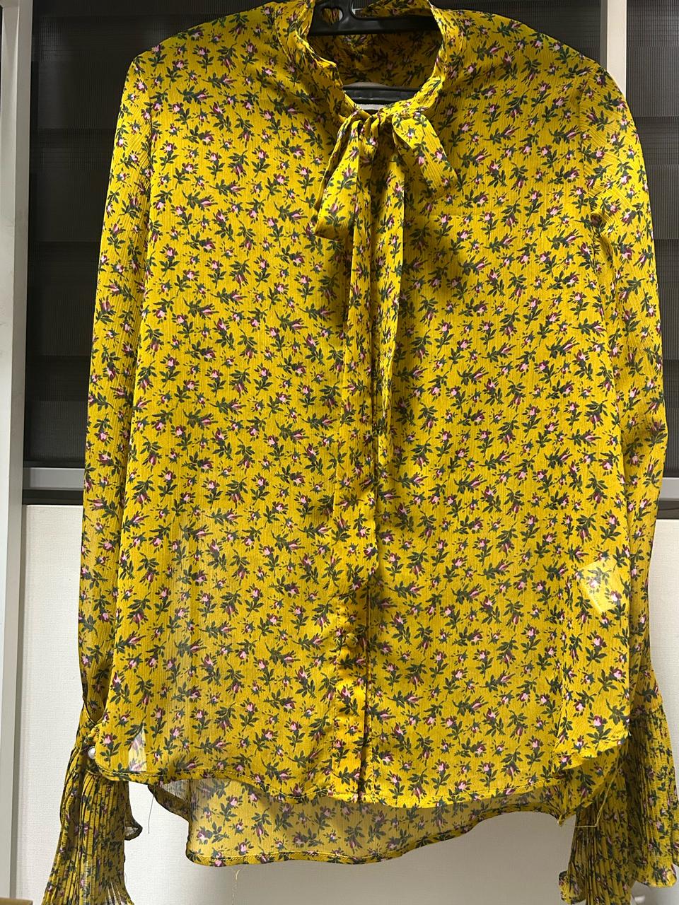노란색 플라워패턴 블라우스