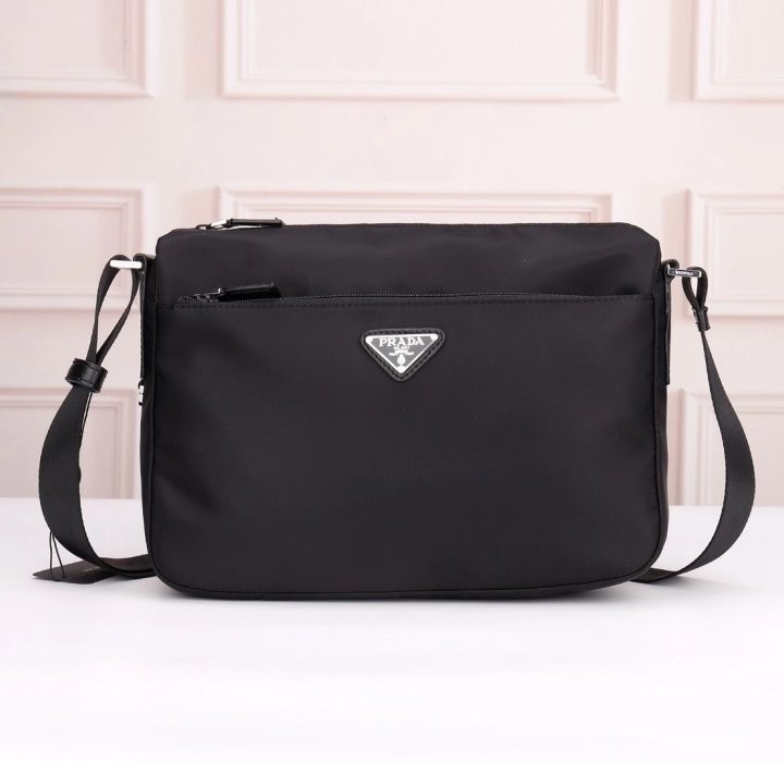 프라다 남자 메신저 나이론 크로스 가방
