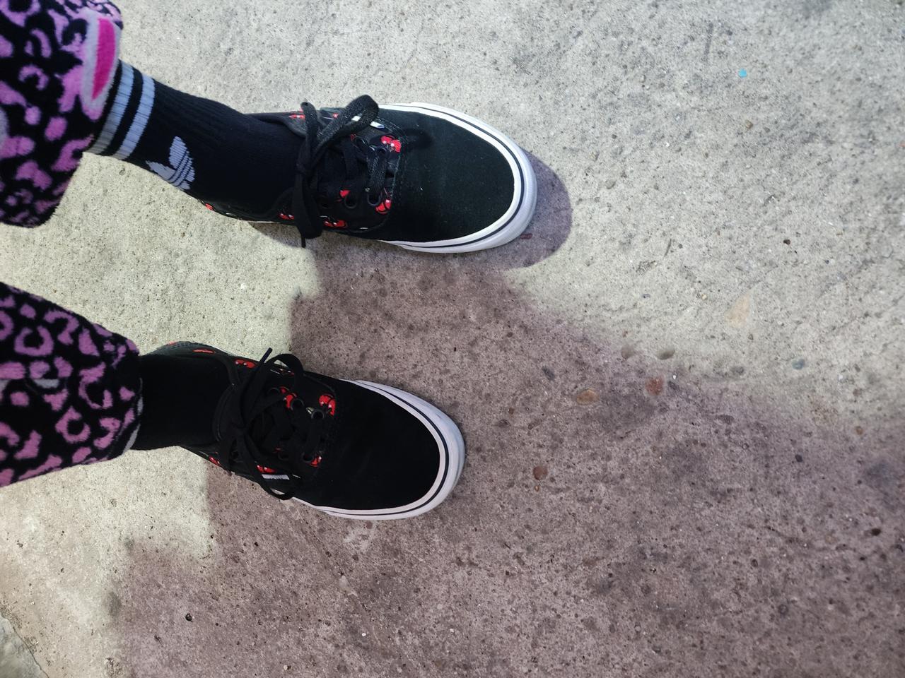 반스 체리 자수 블랙 스니커즈