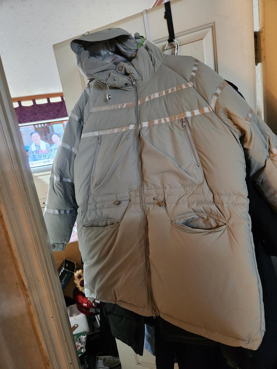 새제품 회색 웰론 패딩 105,XL 판매합니다