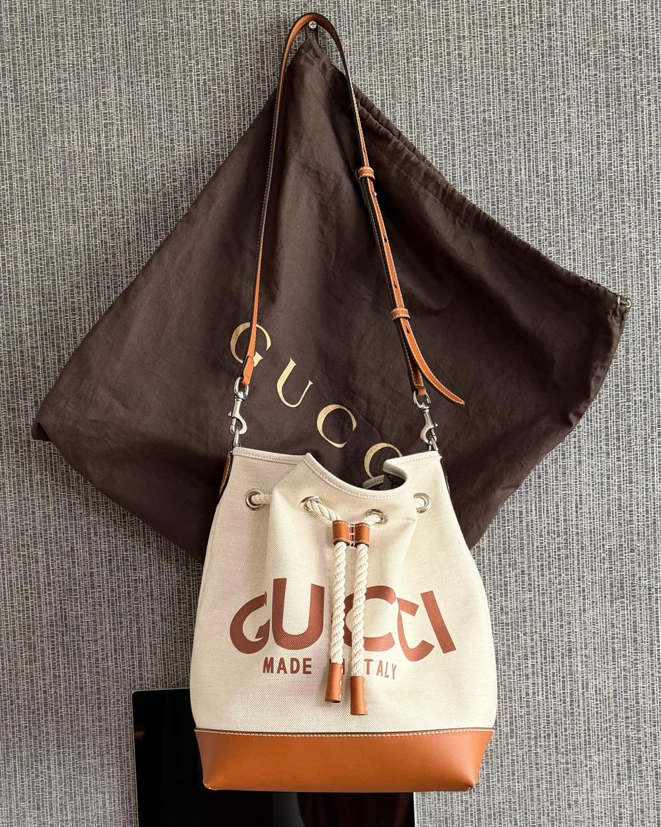 구찌 GUCCI 로고 프린트 GG 수프림 캔버스 가죽 트리밍 버킷백
