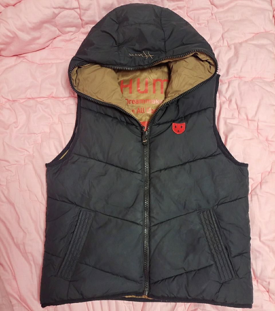 급처상태좋음!HUM 귀요미 후드 패딩 조끼 베스트 럭키슈에뜨st나이키st