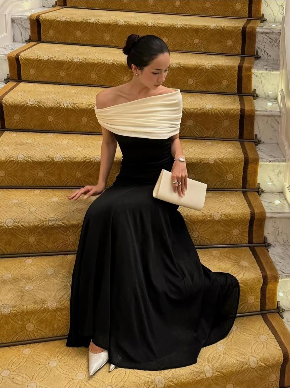 블랙 앤 화이트 오프숄더 원피스