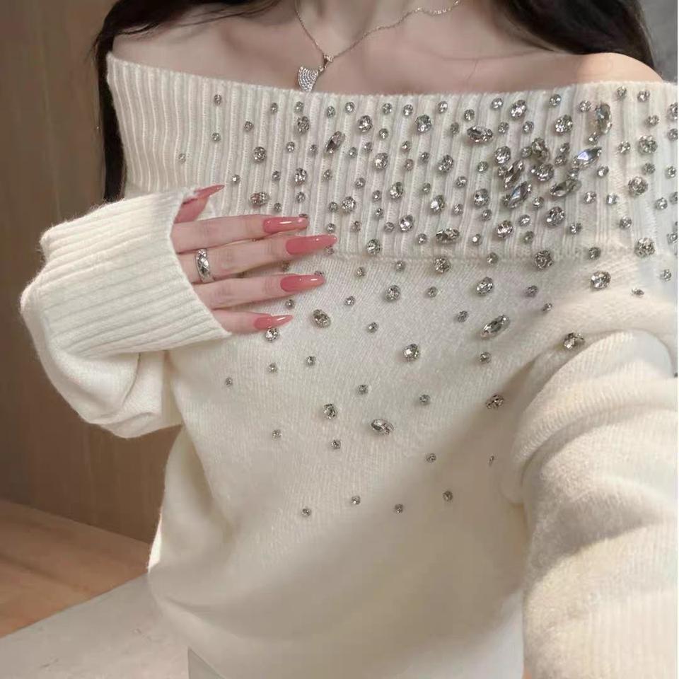 큐빅 오픈숄더 니트 아이보리