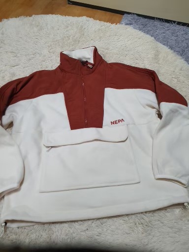 네파 플리스 풀오버 C-TR 3.0 모델입니다사이즈는 90이고, 색상은