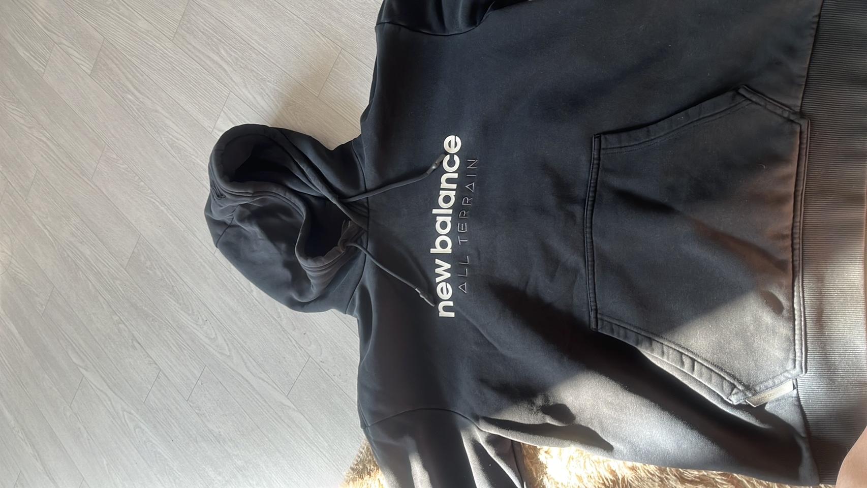 뉴발란스 후드티