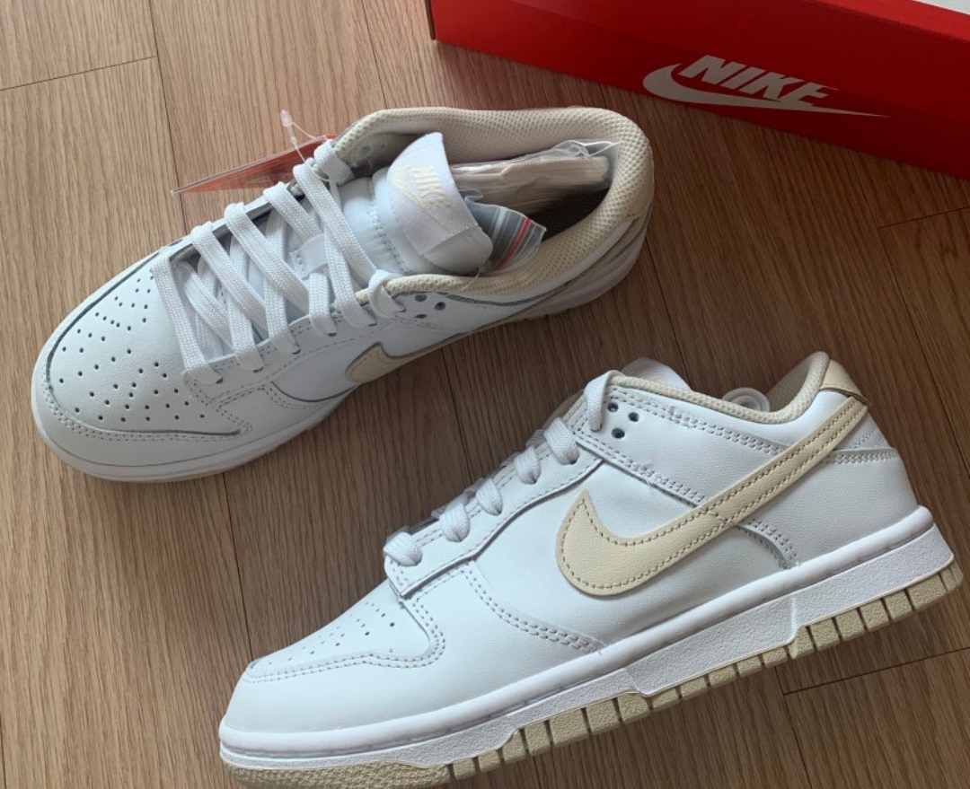 나이키 덩크 펄 화이트 245 새상품