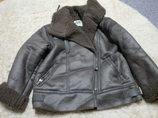 자라정품 남성 무스탕입니다부드러운 소재로 되어있습니다상태는 양호합니다