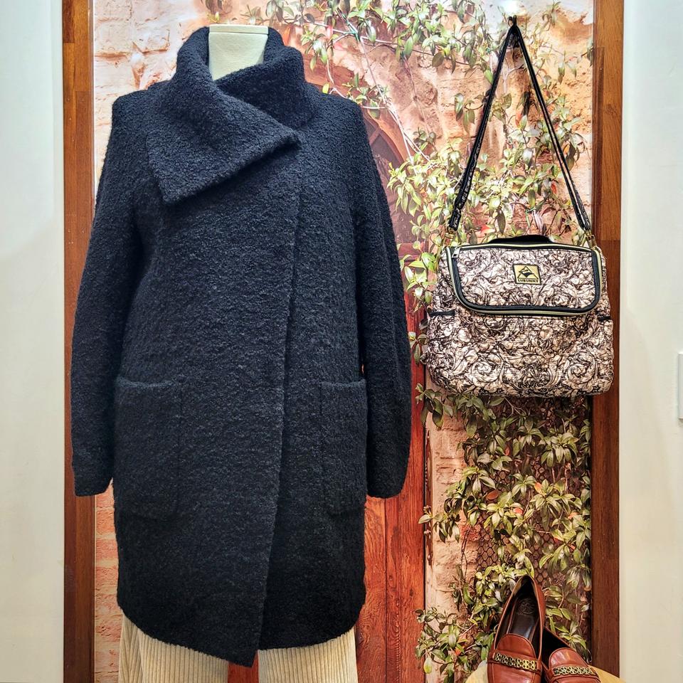 엘리 타하리 블랙 부클 코트