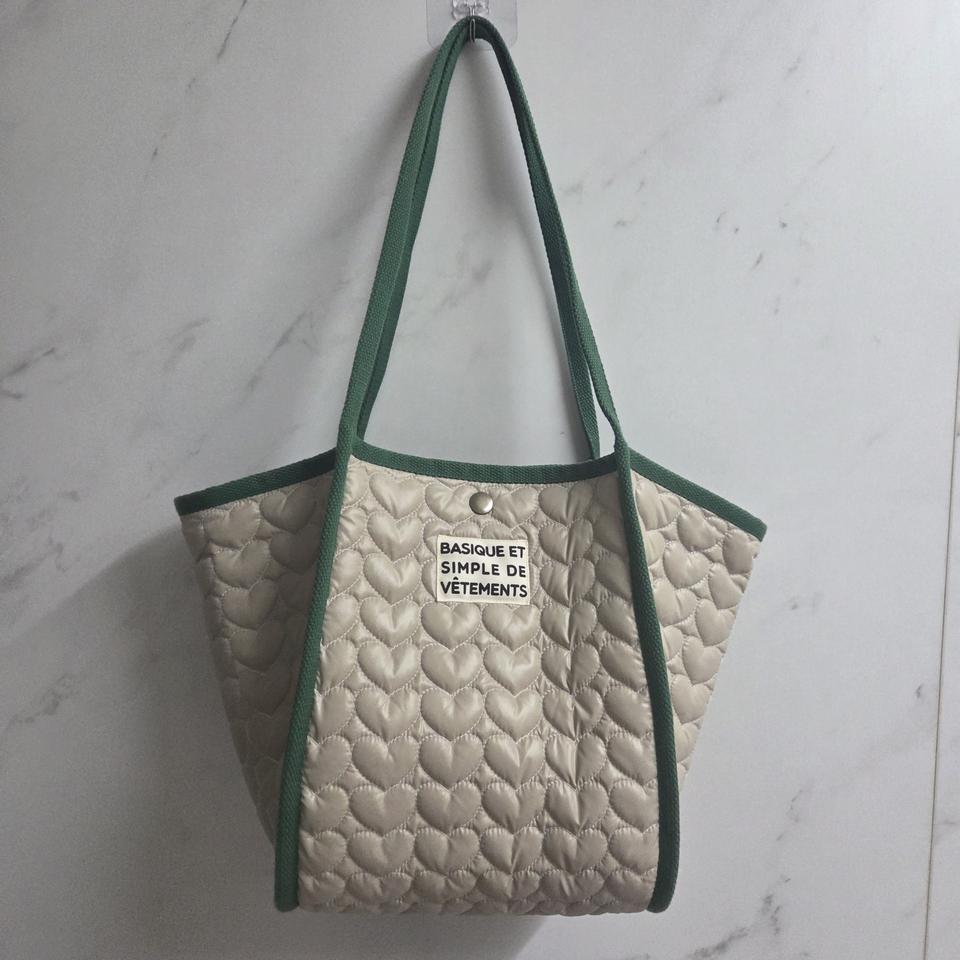 베이지하트누빔 숄더백