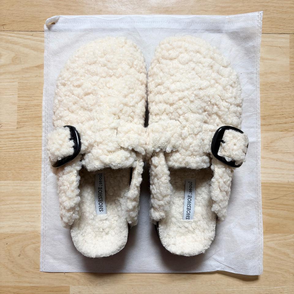 [새상품] 뽀글이 양털 퍼 슬리퍼 (240)