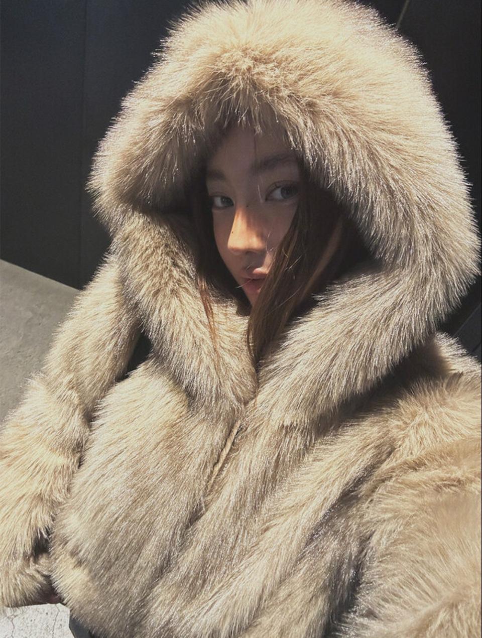 <ZARA> 페이크퍼 후디자켓