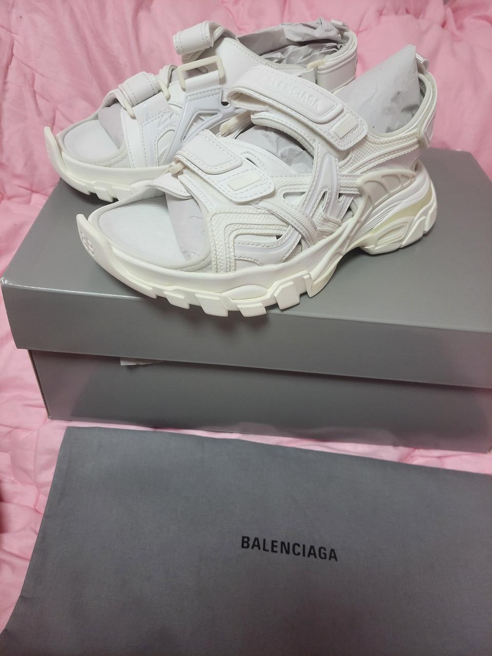 정품)급처미사용새상품!발렌시아가 트랙 샌들 36사이즈 1개남음!