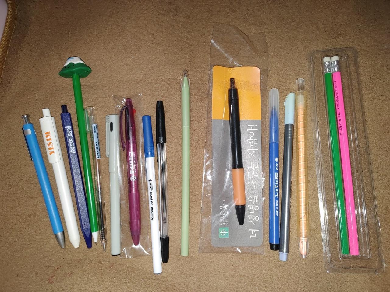 볼펜 연필 형관펜 잉크펜 필기 필기구 펜