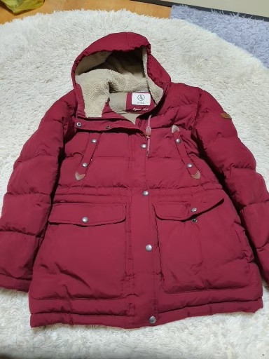 Aigle 빨간색 패딩입니다- 사이즈는 XL입니다- 겉감은 폴리에스터