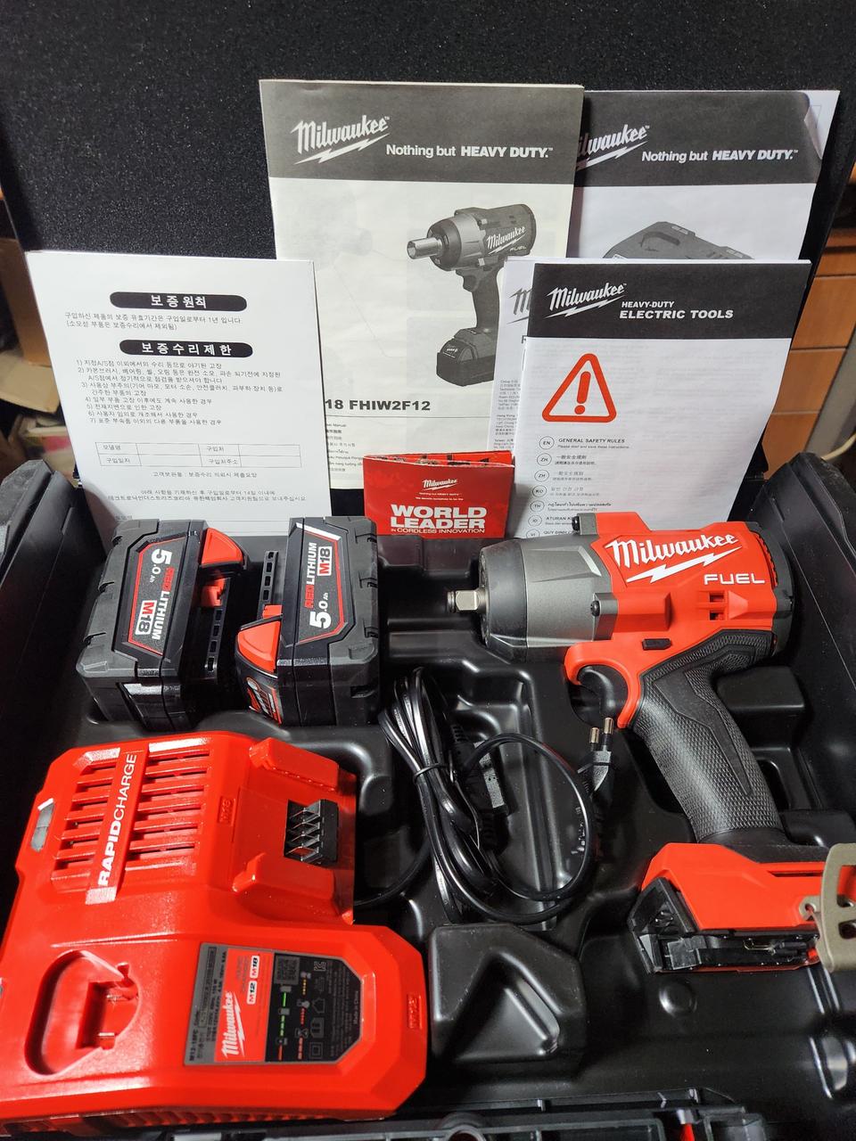 밀워키 18v 충전임팩렌치 M18 FHIW2F12 미사용 팝니다