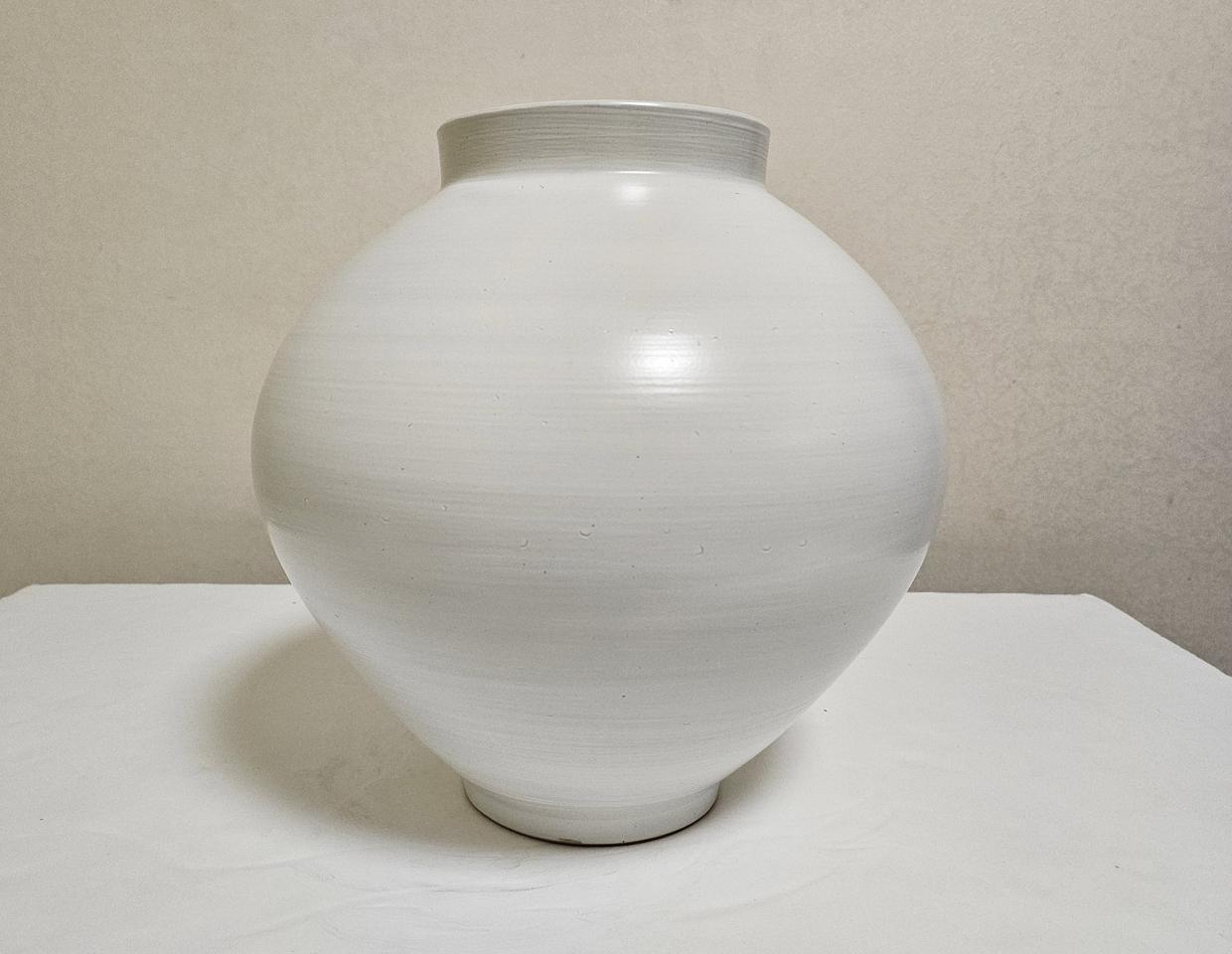 무광 달항아리 (높이 32.5cm)