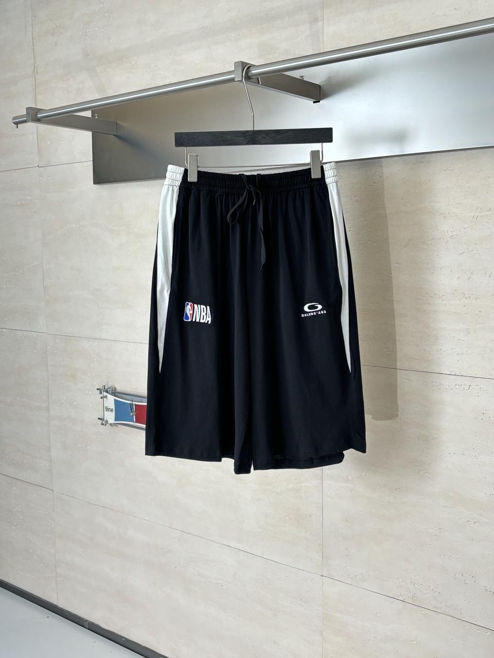 발렌시아가 반바지