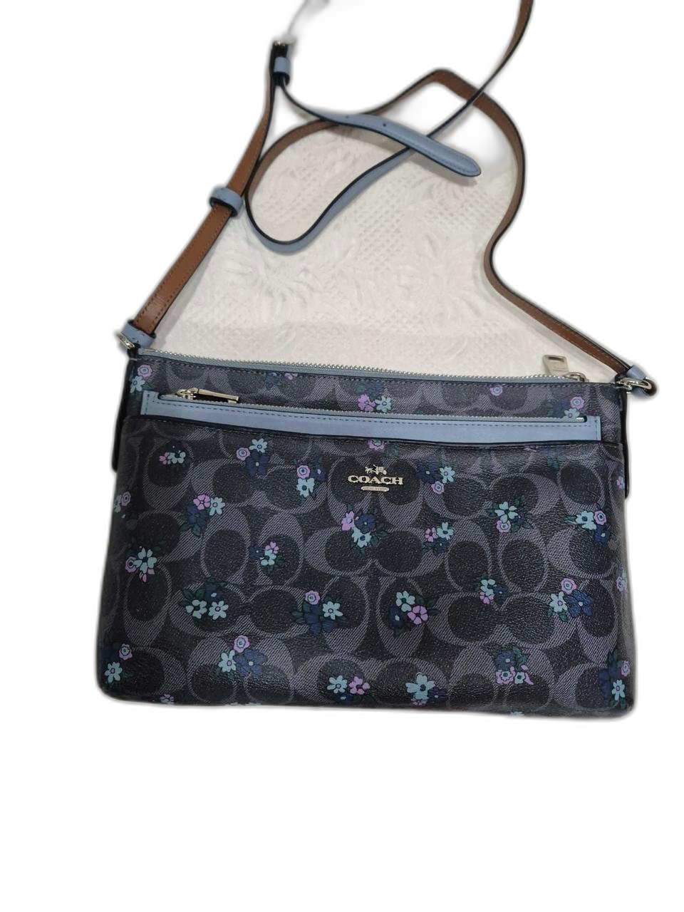 코치 시그니처 플라워 크로스백