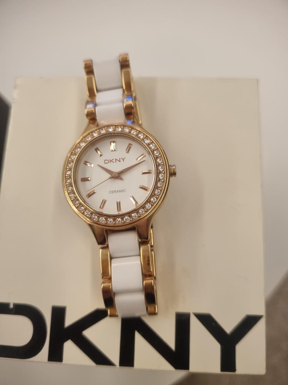 DKNY 세라믹큐빅시계