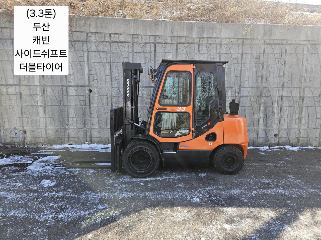 중고지게차 두산 D33SE-5 디젤 3.3톤 지게차 (캐빈, 사이드쉬프트